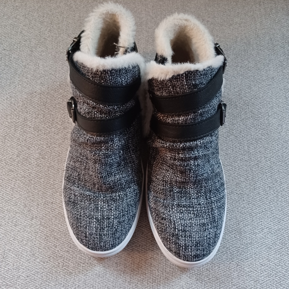 Global Win, black tweed,  fleece lined,  ankle boots,  size 8